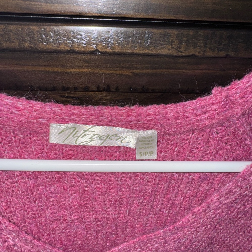 Pink V-Neck Ribbed Knit Sweater - Picture 2 of 3